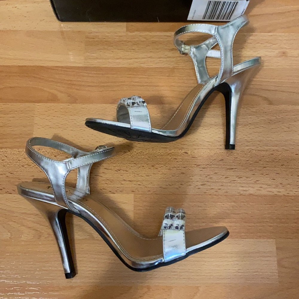 Silver heels - Picture 4 of 4
